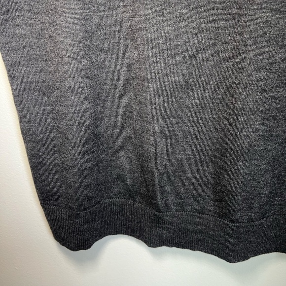 Gap Men's 100% Italian Merino Wool Sweater Charcoal Gray Tight Knit V-Neck Large - Picture 8 of 11